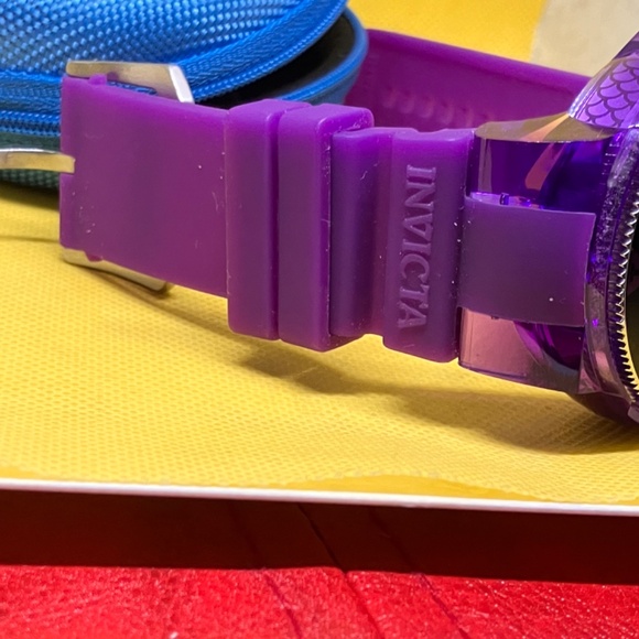 Invicta Pro Diver Men’s Diver Watch (35194) - Picture 5 of 6